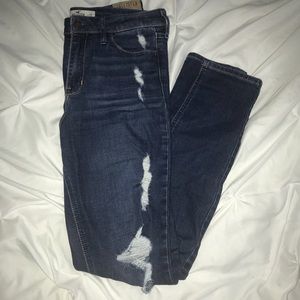 Hollister Dark washed distressed jeans